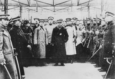 Sun Yat Sen con lo staff militare